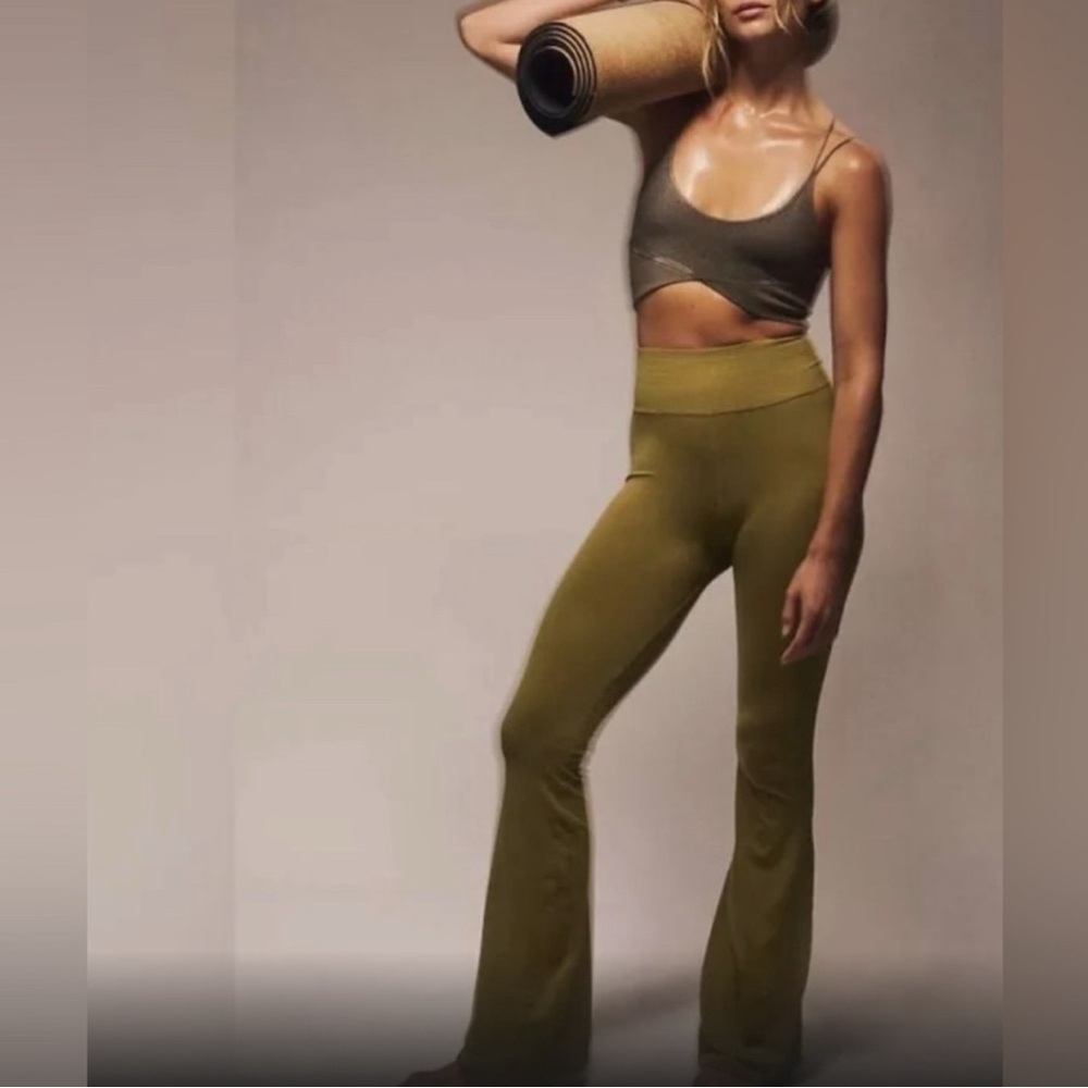 ✨ Free People Good Karma Flare Leggings – Olive Green – Size XS/S🧘♀️ - Picture 2 of 10